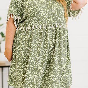 NEW Green Floral Dress Shift With Cream Accents & Tassles Plus Size 4 X Gathered